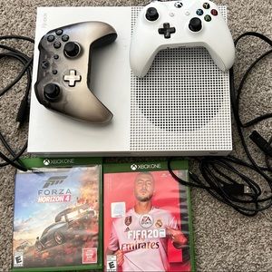 Xbox Series One S 1TB Console + 2 Controllers + Forza Horizon 4 & Fifa 20
